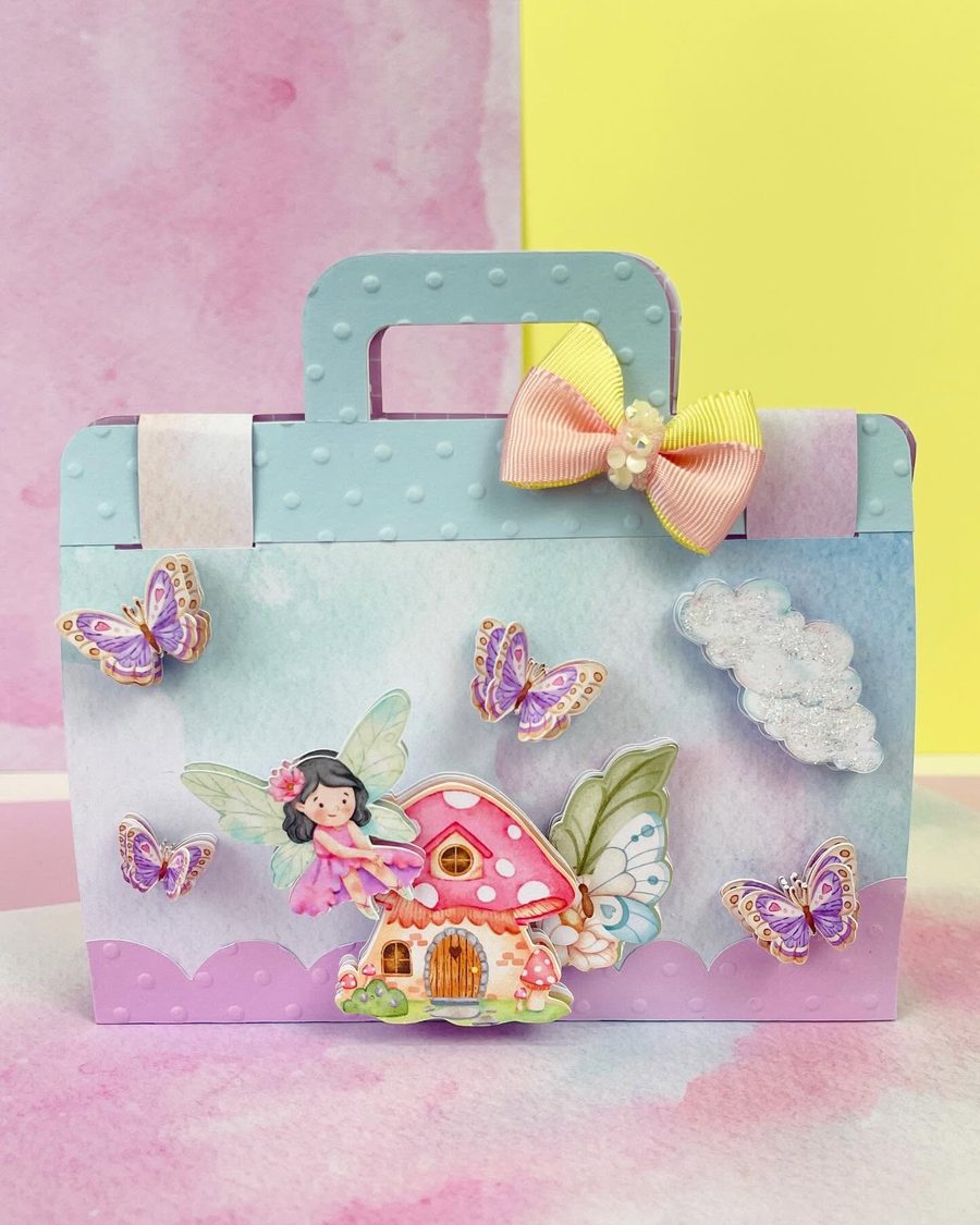 Valijita de papel con mariposas